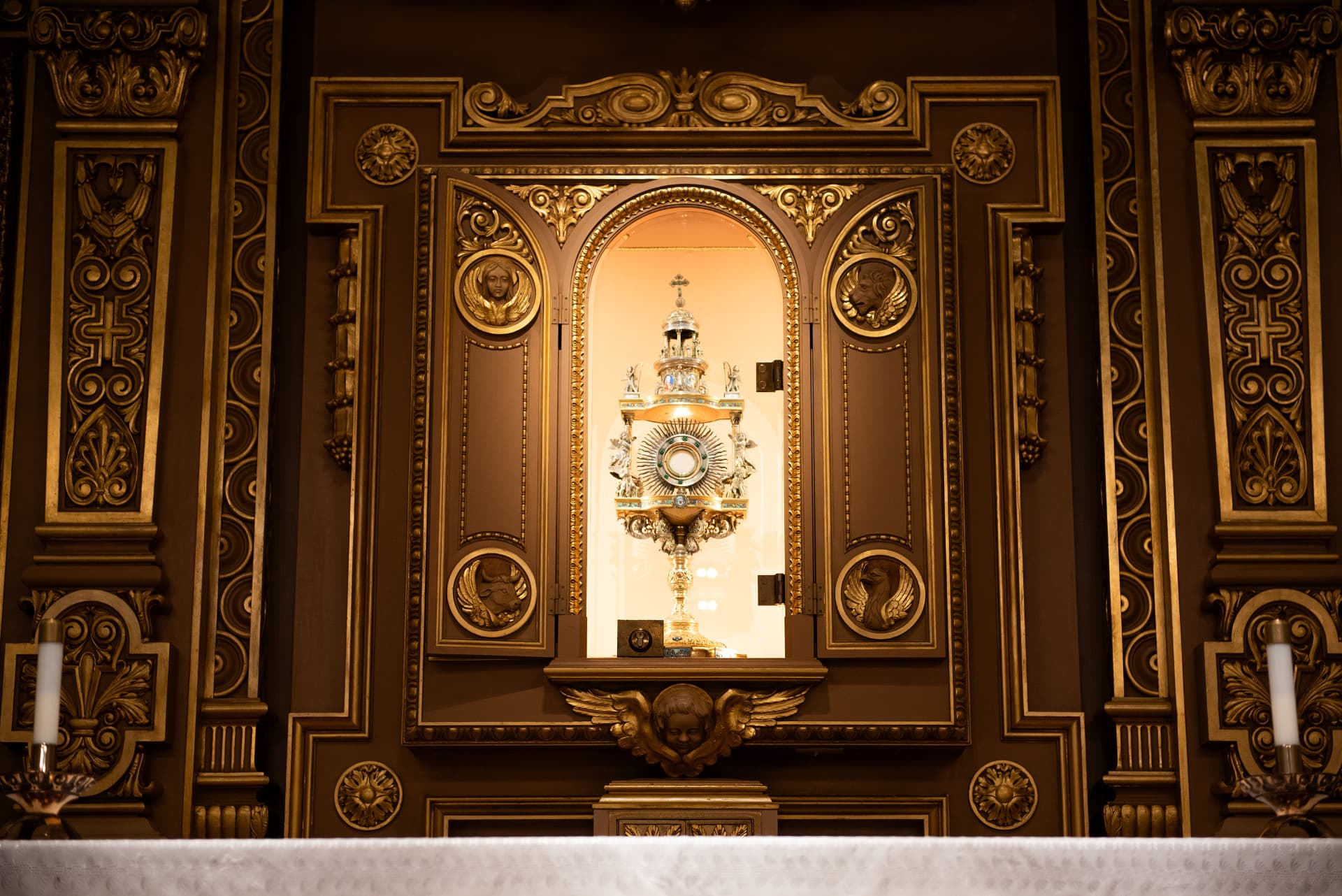 Gilded altar tabernacle